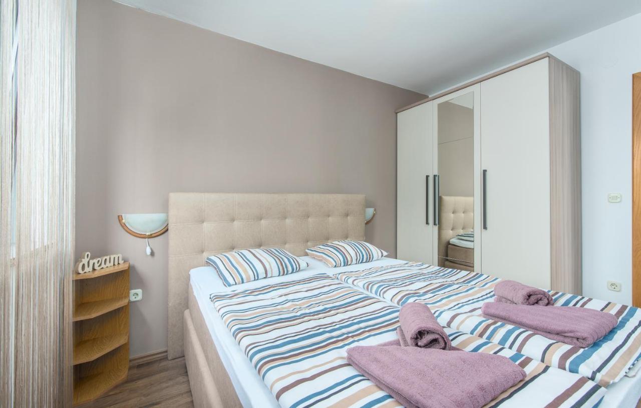 Apartmani Lorena Porec Esterno foto