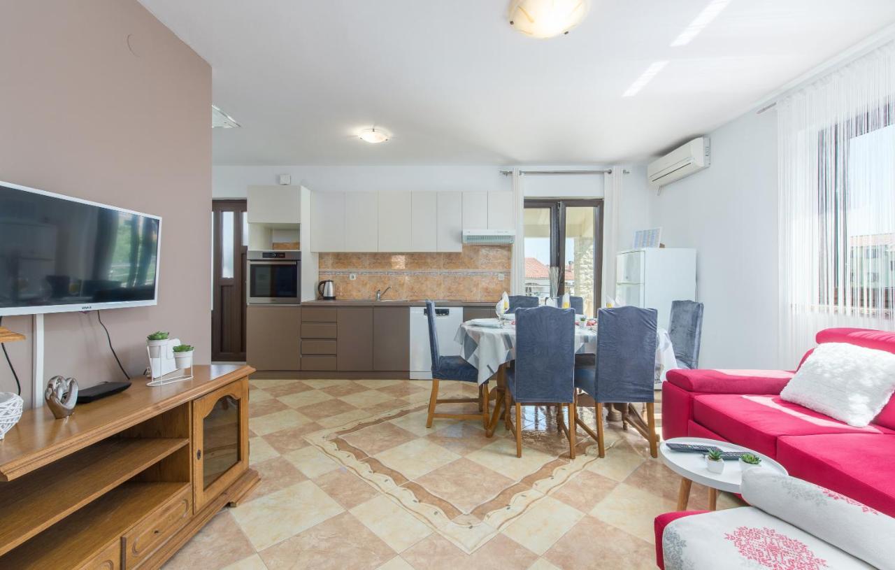 Apartmani Lorena Porec Esterno foto